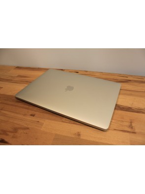 Apple MacBook Pro A1990 15.4" Touch Bar 512 Go SSD 16 Go RAM Intel Core i9 octocœur à 2.3 GHz Gris sidéral Mi 2019